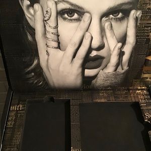 taylor swift empty vip box
